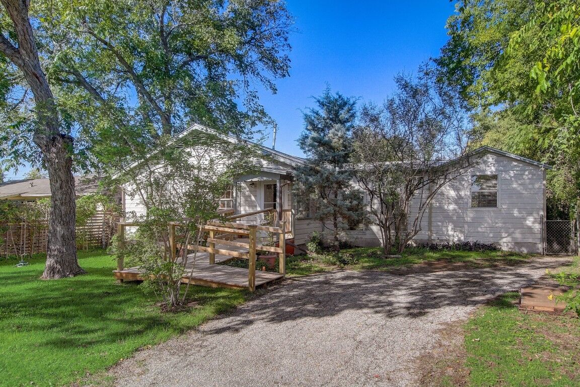 Property Photo:  4402 Garnett Street  TX 78745 