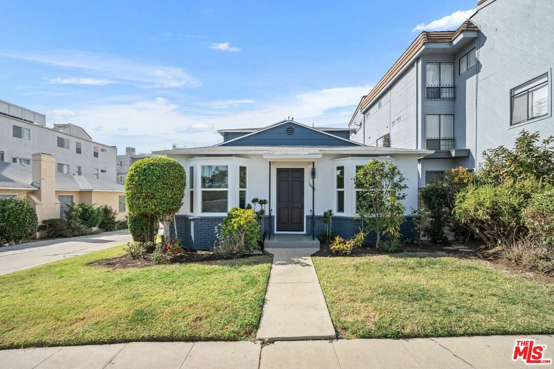 Property Photo:  1643   Selby Ave  CA 90024 