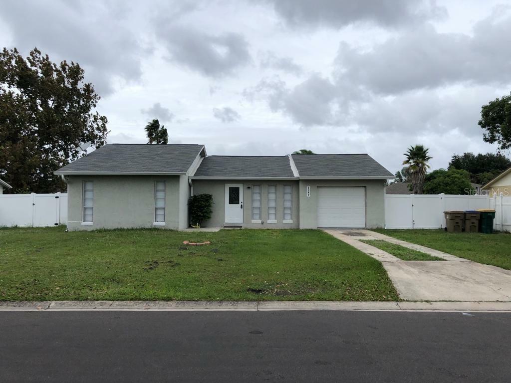 Property Photo: 127 Toluca Drive FL 34743