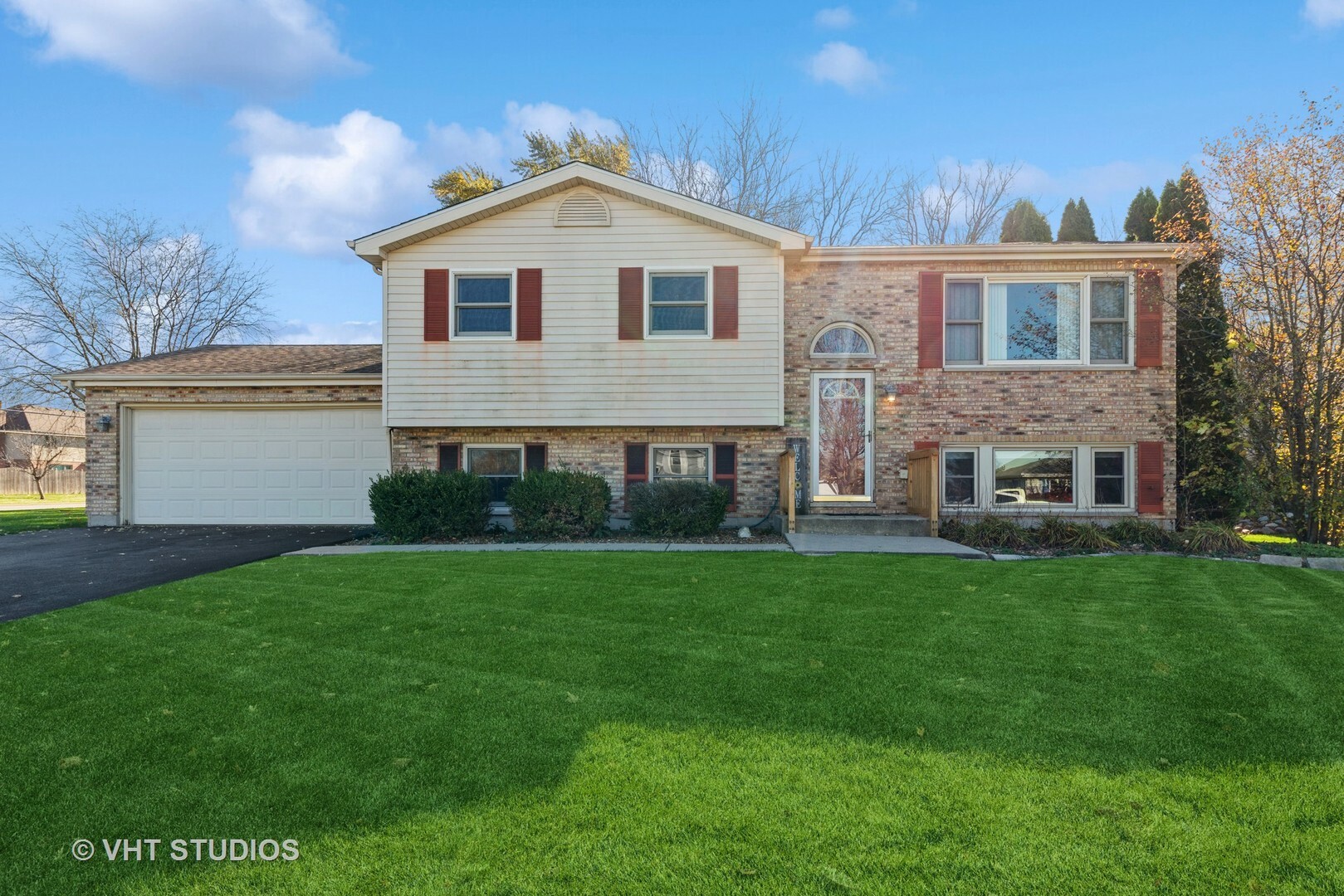 Property Photo: 798 Amanda Road IL 60451