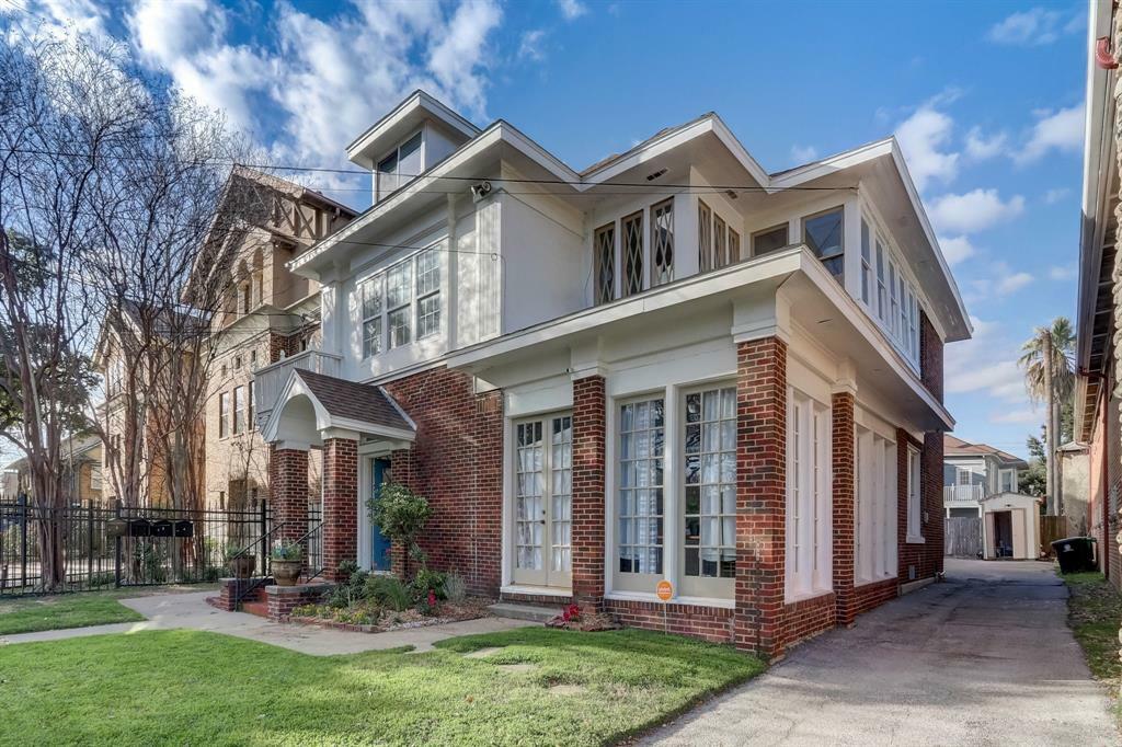 Property Photo:  324 W Alabama Street  TX 77006 