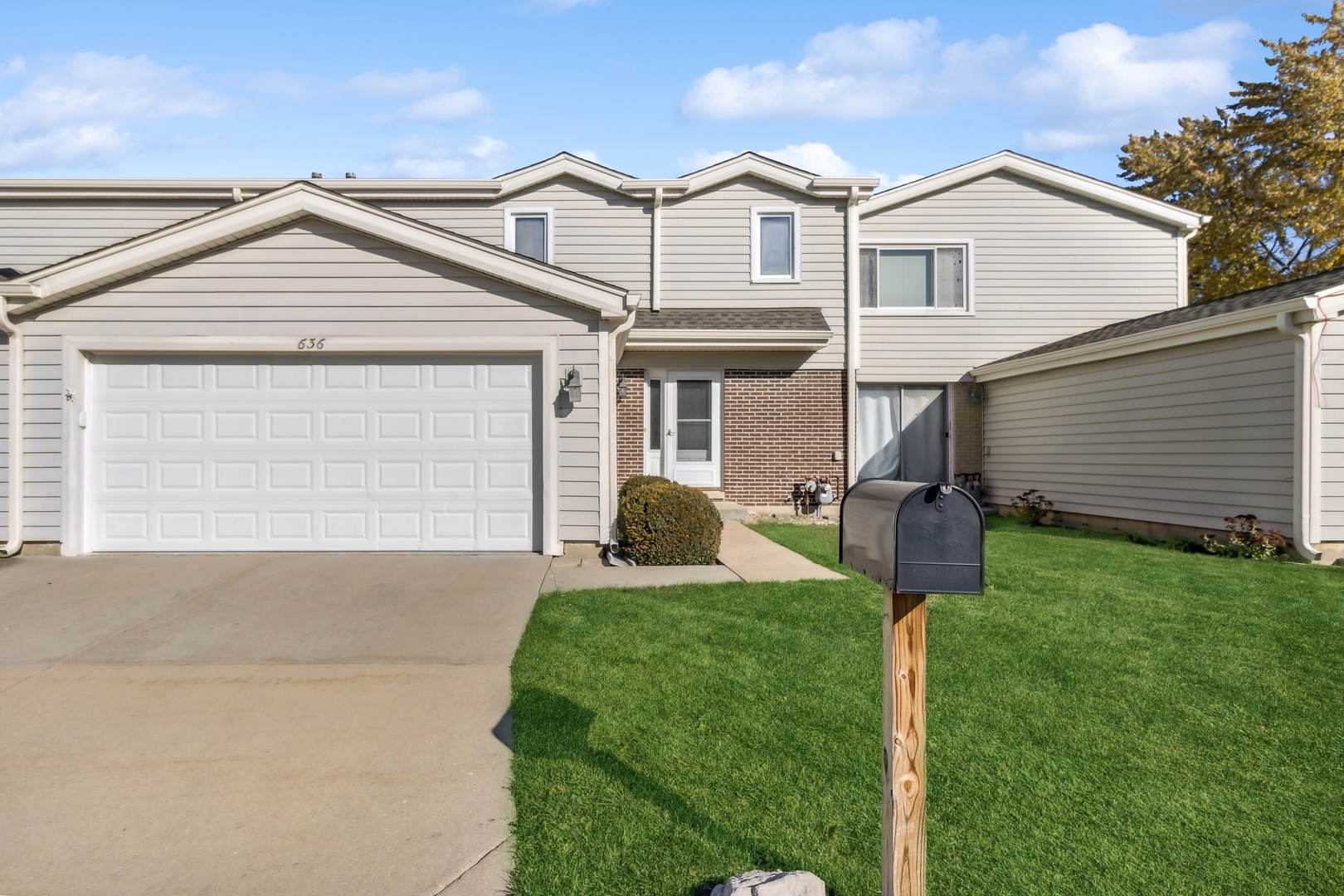 Property Photo:  636 Claridge Circle  IL 60169 