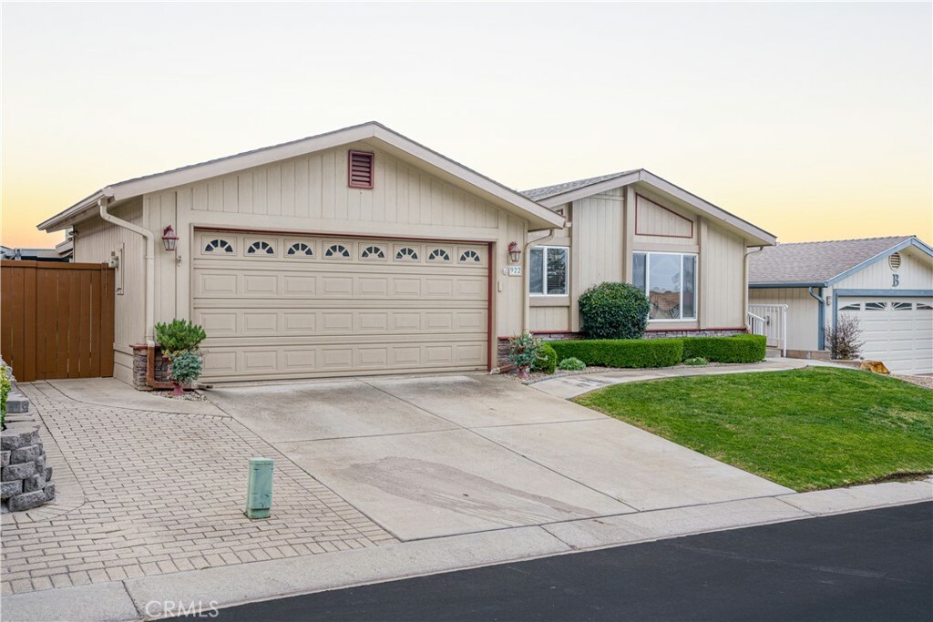 Property Photo:  922 Roadrunner Drive  CA 93455 