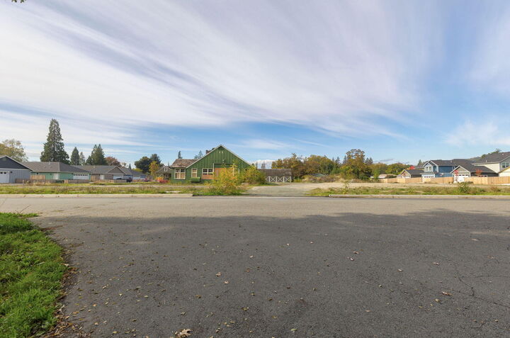 Property Photo: 1000 SW K Street OR 97526