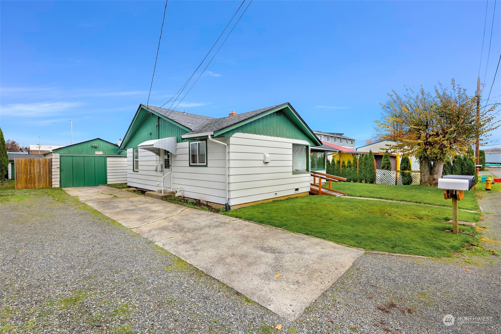 Property Photo:  2074 Cottage Place  WA 98248 