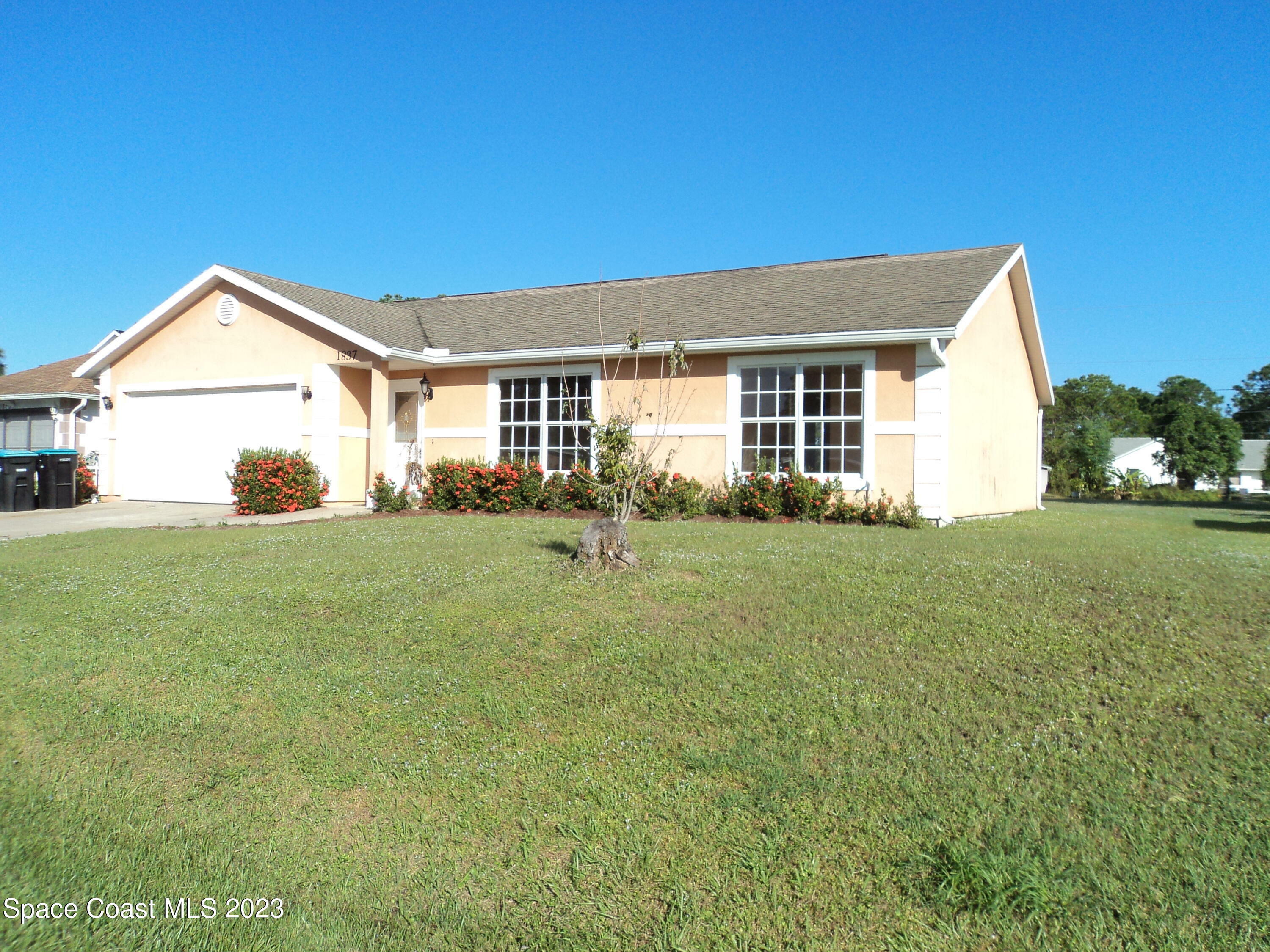 Property Photo: 1837 Heartwellville Street NW FL 32907