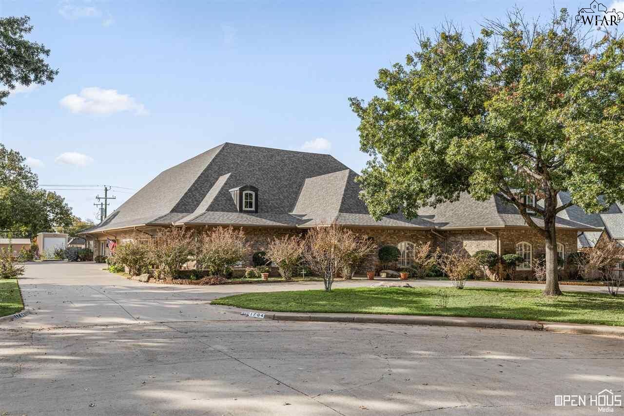 Property Photo: 1704 Hursh Avenue TX 76302