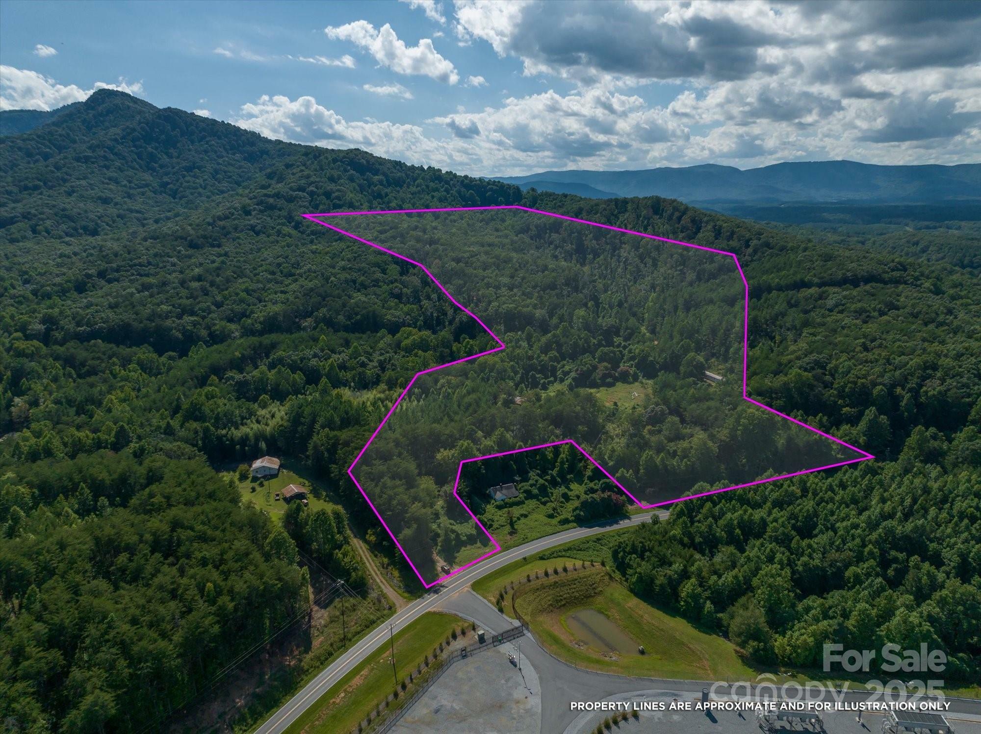 Property Photo: 823 Silver Creek Road NC 28756