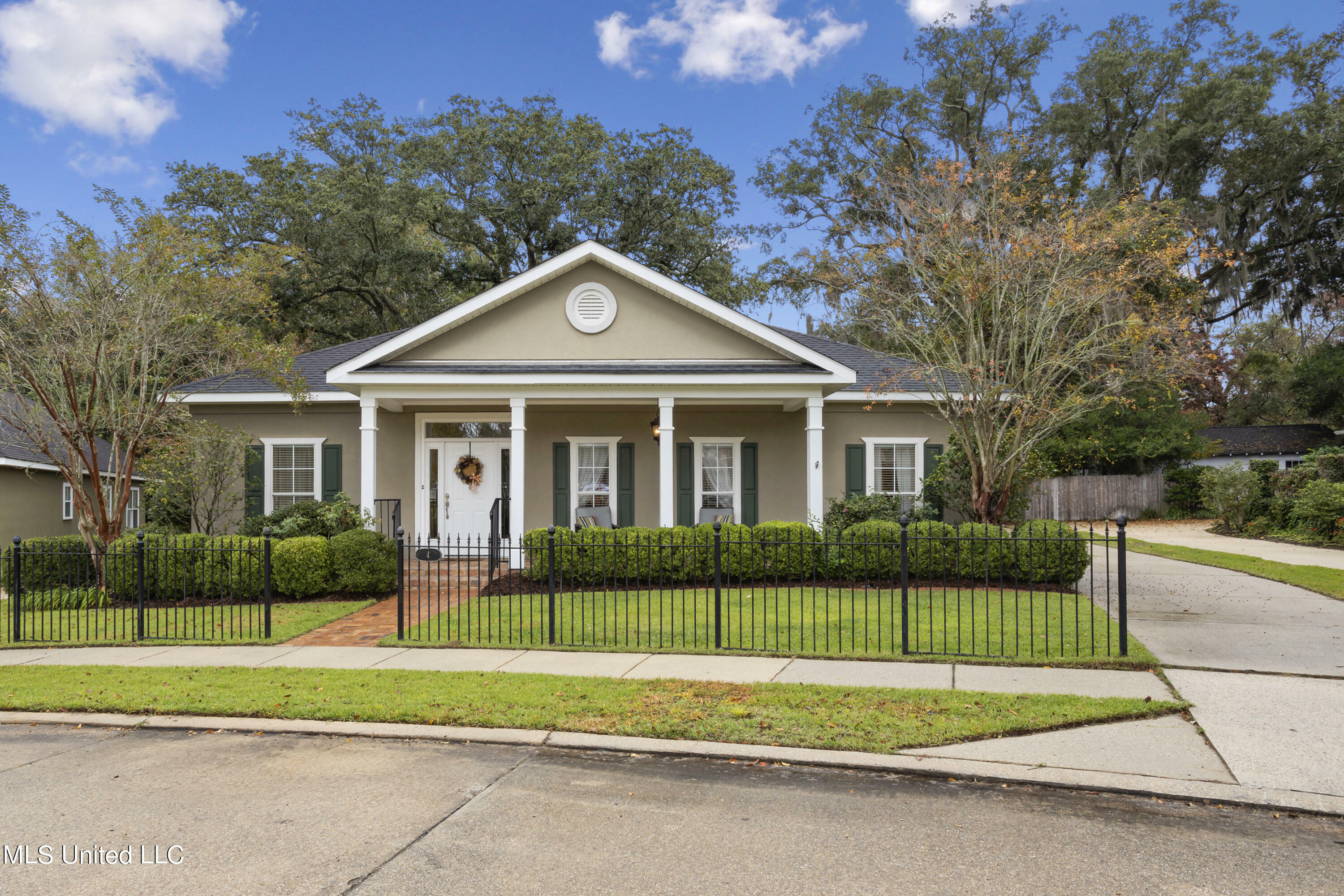 Property Photo:  1529 Magnolia Street  MS 39507 