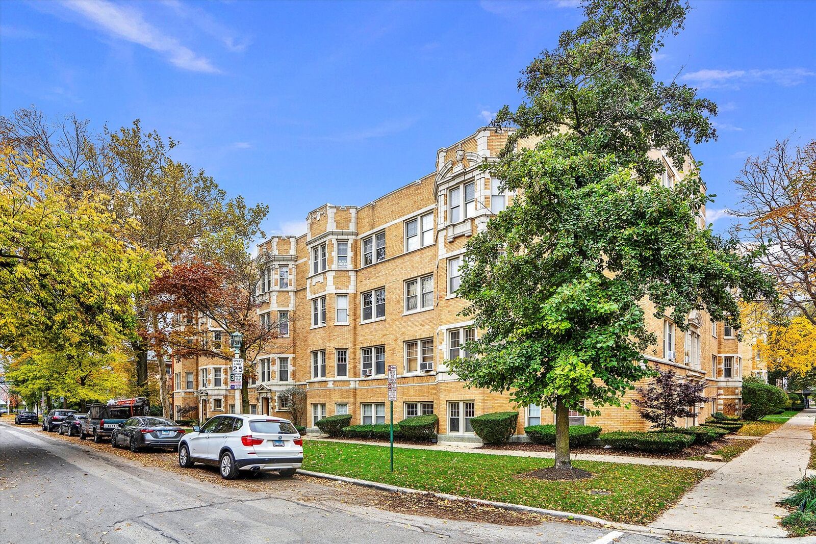 Property Photo: 405 S Harvey Avenue 1A IL 60302
