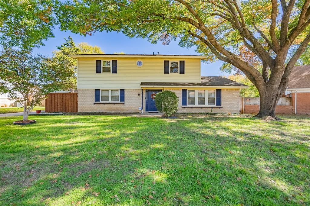 Property Photo: 1404 Comanche Court TX 76012