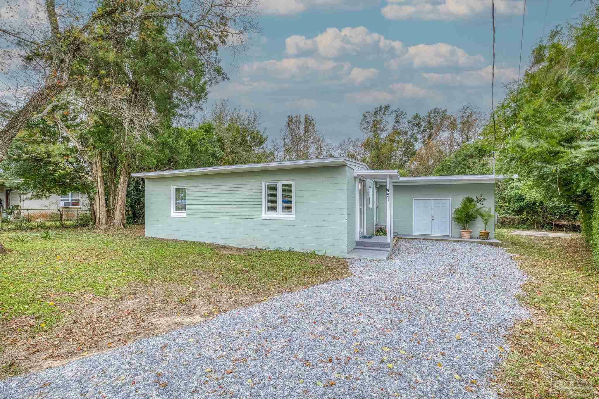 Property Photo:  451 Lakeview Ave  FL 32533 