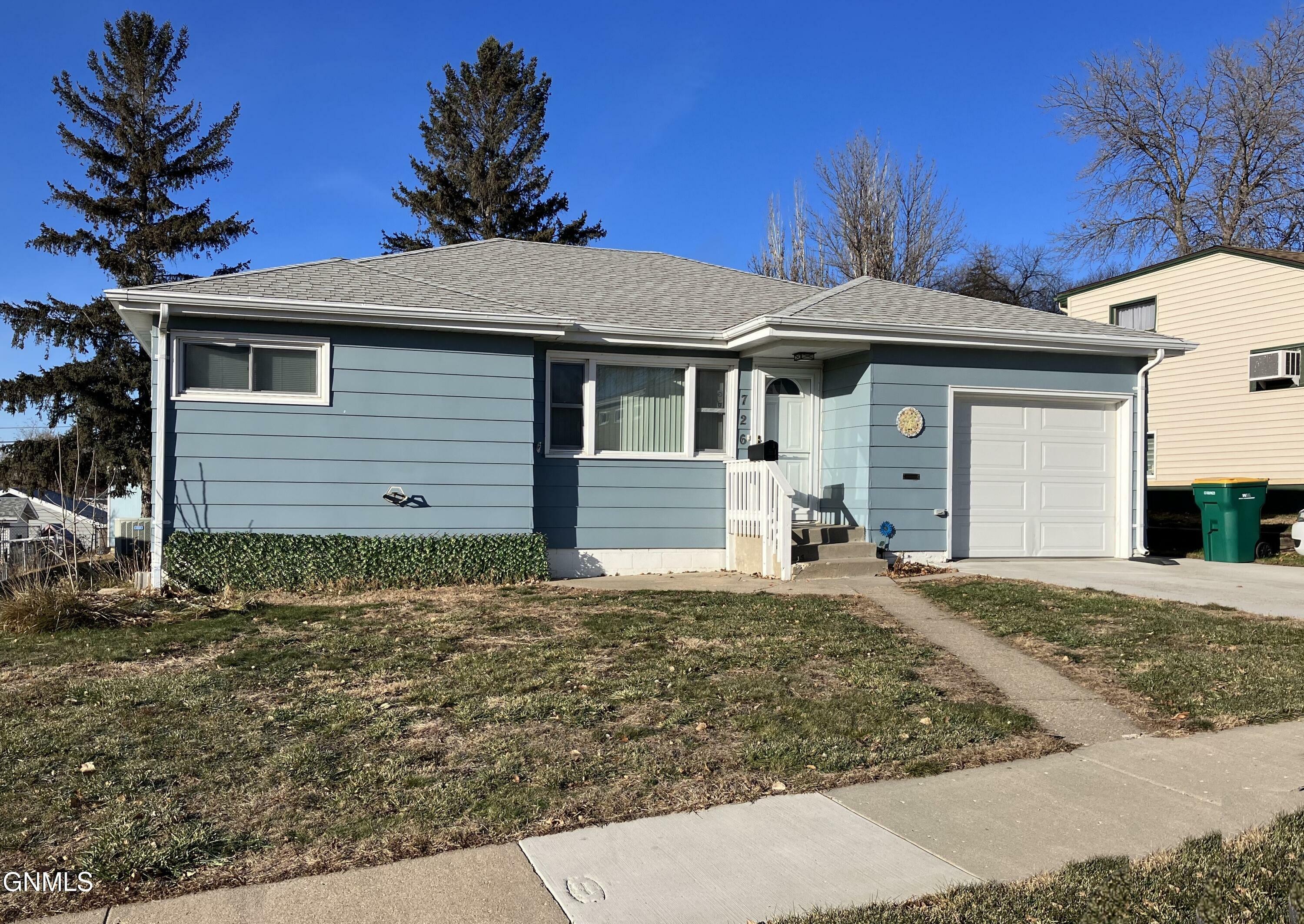 Property Photo:  726 N 24th Street  ND 58501 