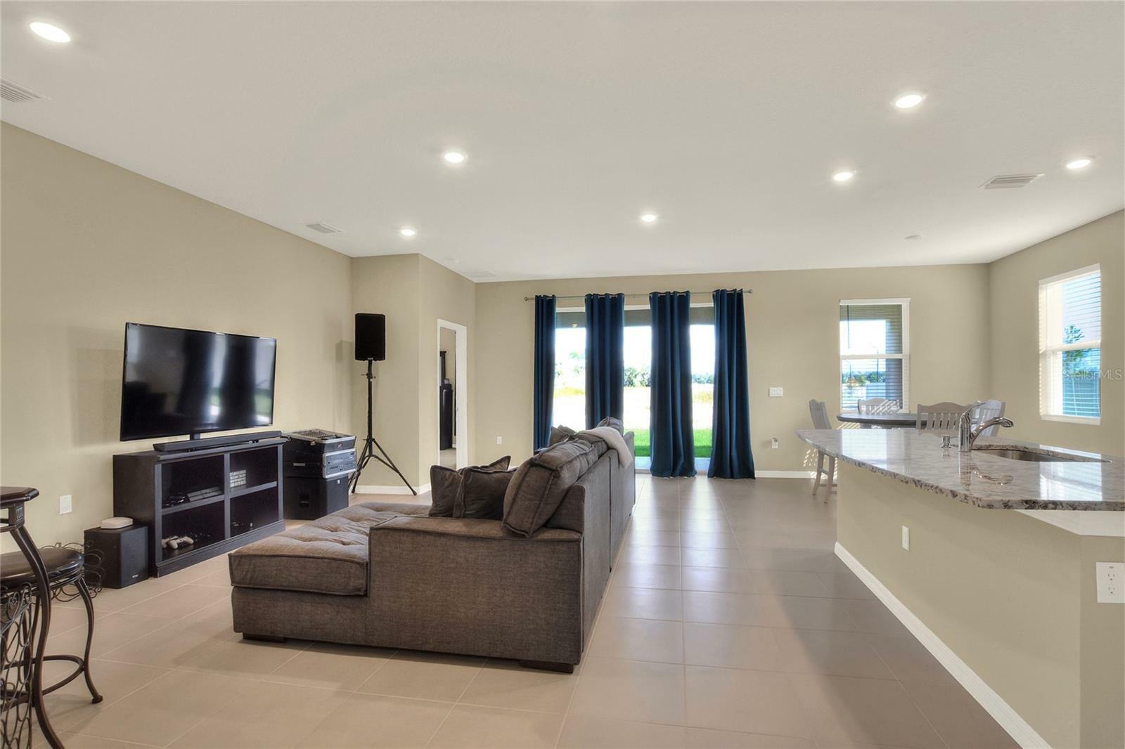 Property Photo: 3804 N Maryland Avenue FL 33565