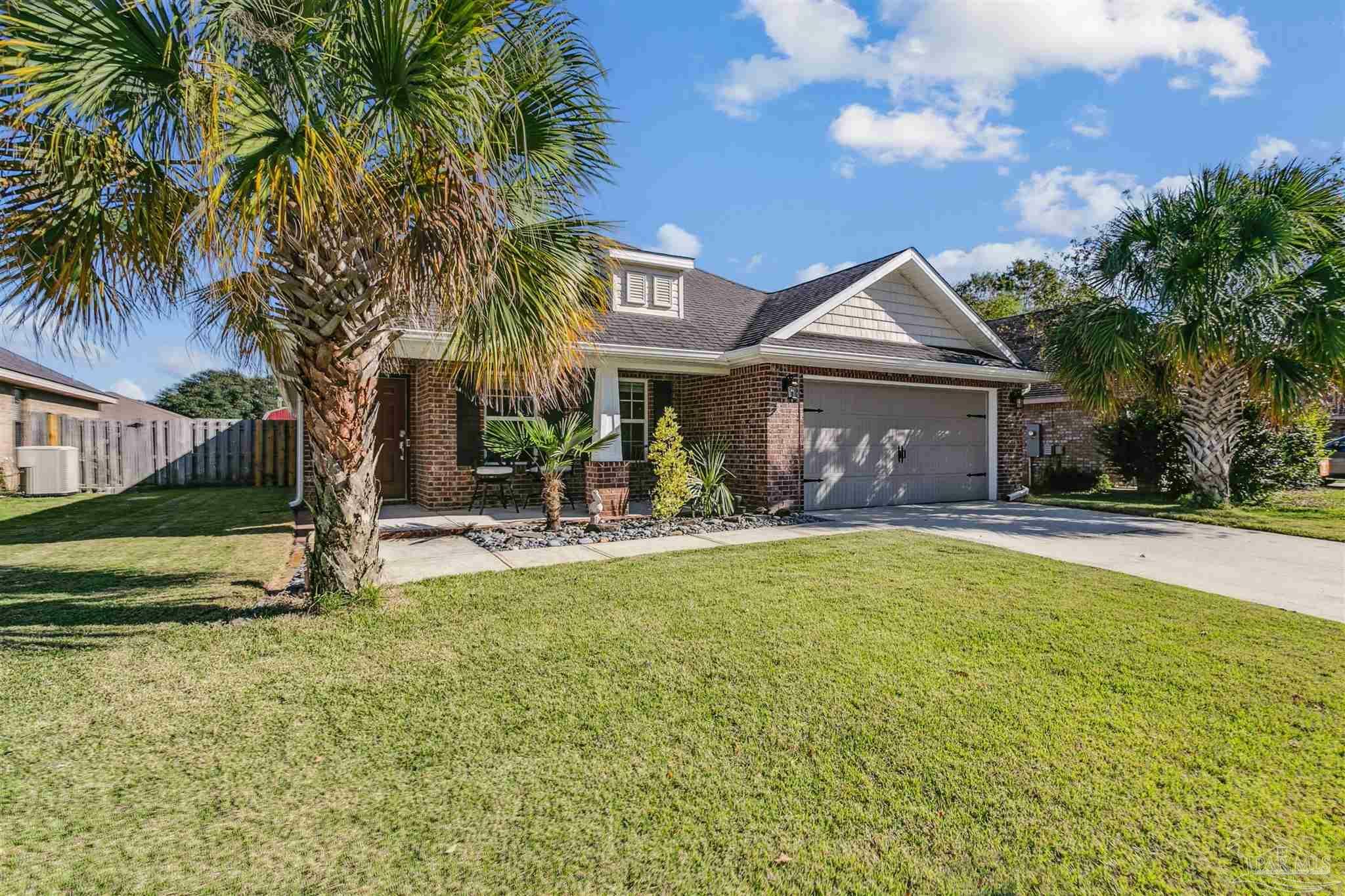 Property Photo: 4927 Makenna Cir FL 32571