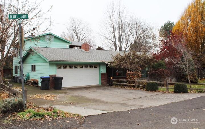 Property Photo:  1260 Jewel Ln  WA 99362 