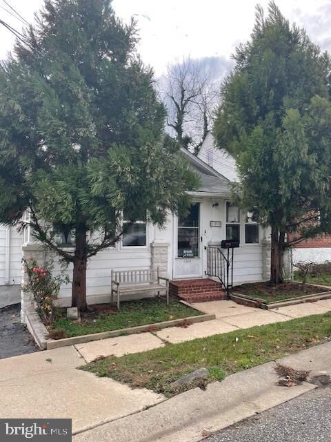 Property Photo: 102 Hillside Road DE 19804