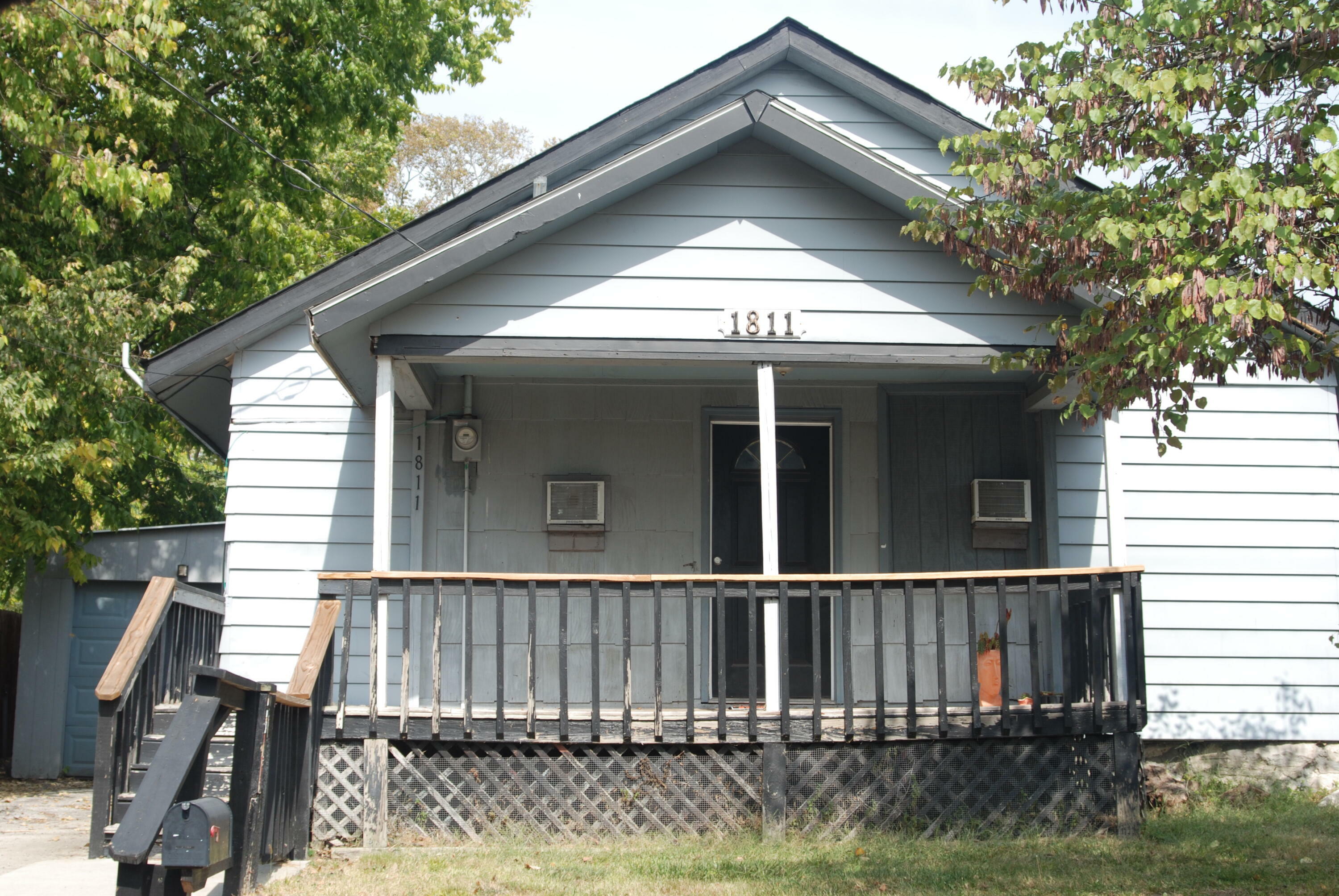 Property Photo:  1811 Gordon St  MO 65201 