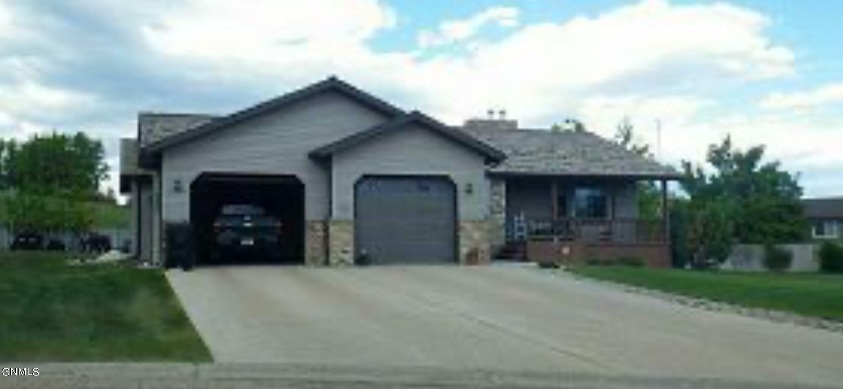 Property Photo:  716 2nd Avenue SE  ND 58854 