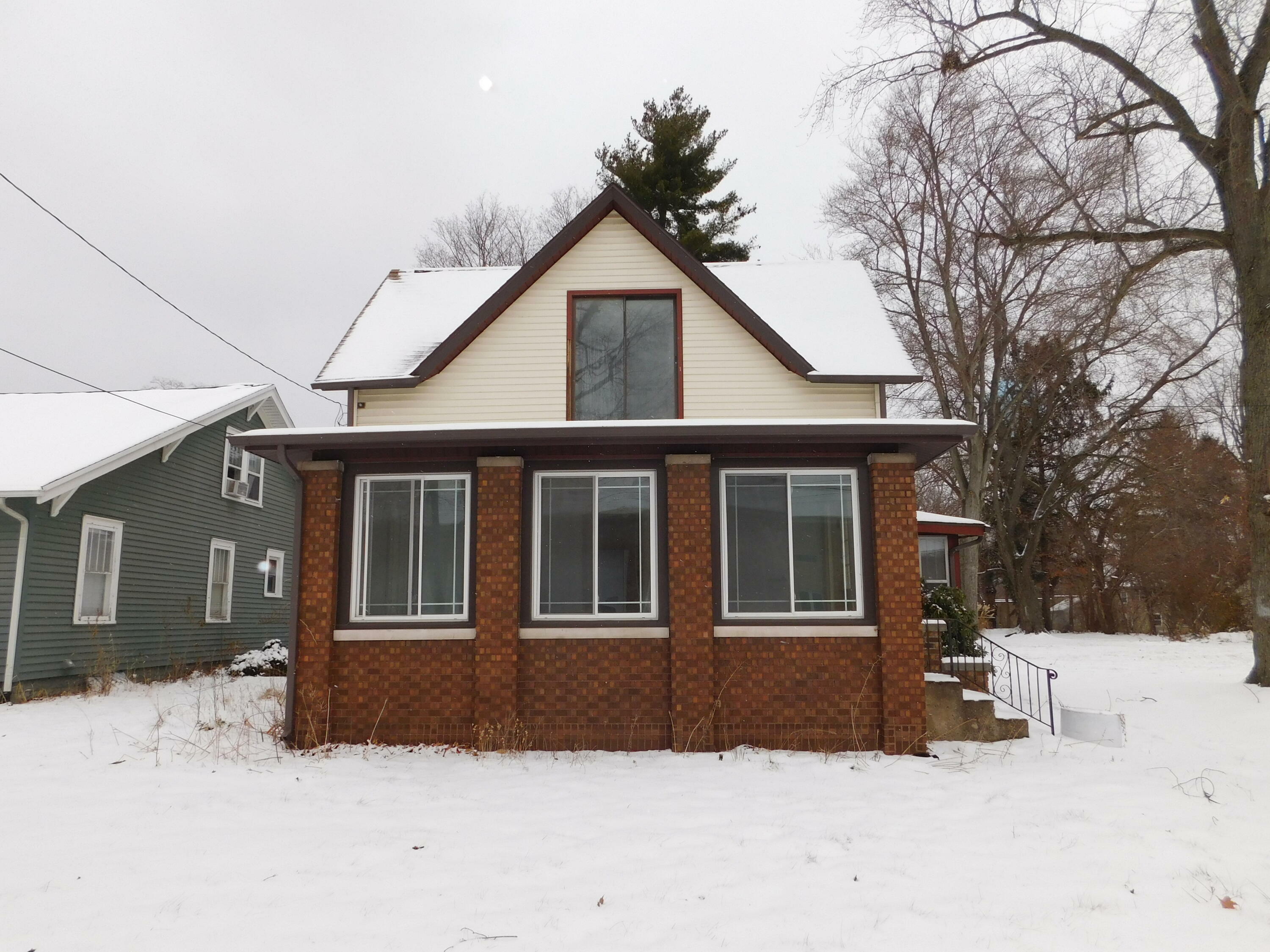 Property Photo:  226 W Pleasant Street  MI 49098 