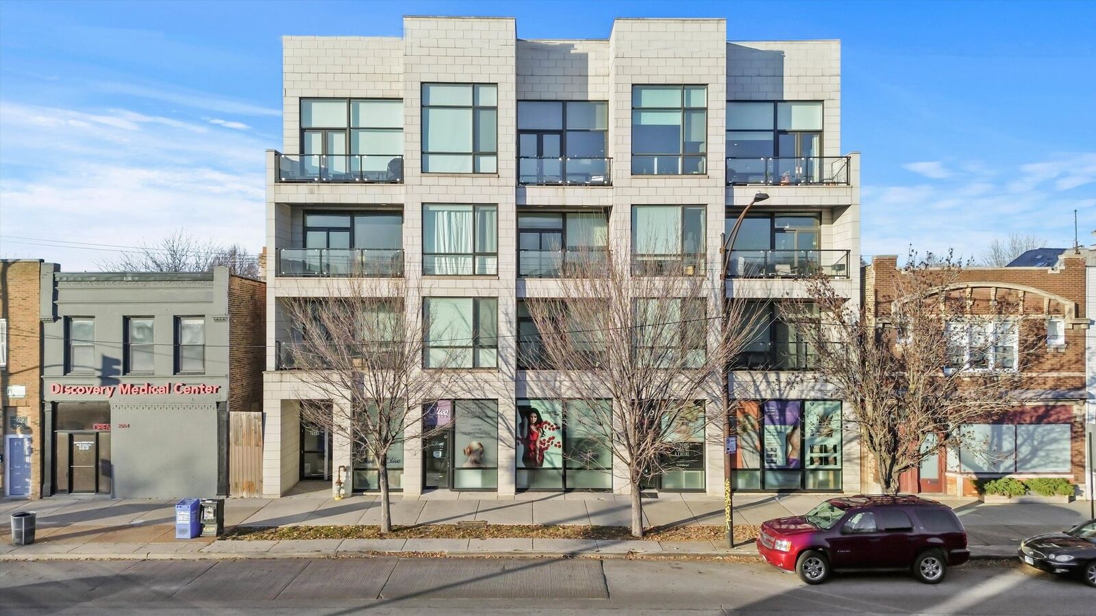 Property Photo: 2550 W Fullerton Avenue 3E IL 60647