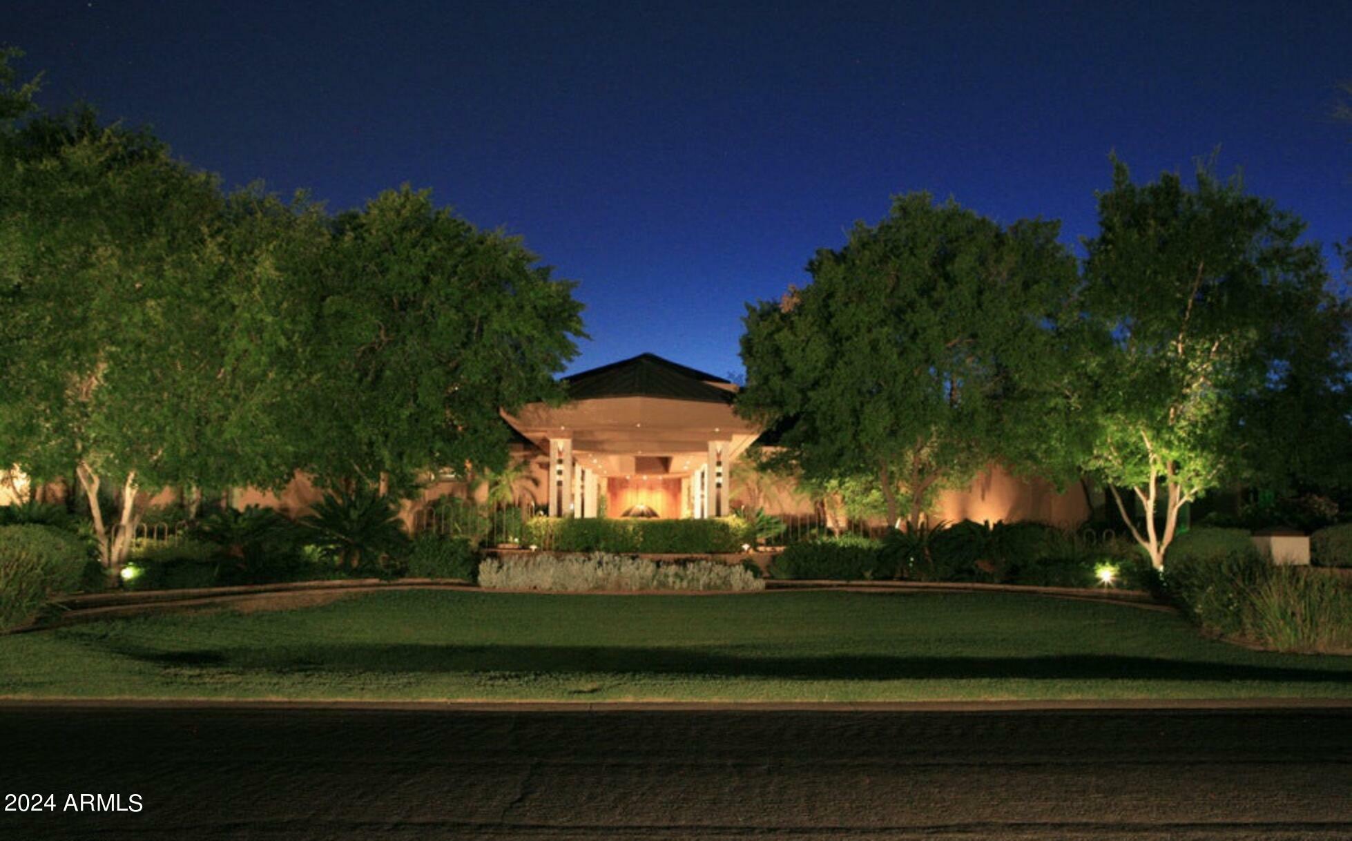 Property Photo:  15 Biltmore Estates Drive  AZ 85016 