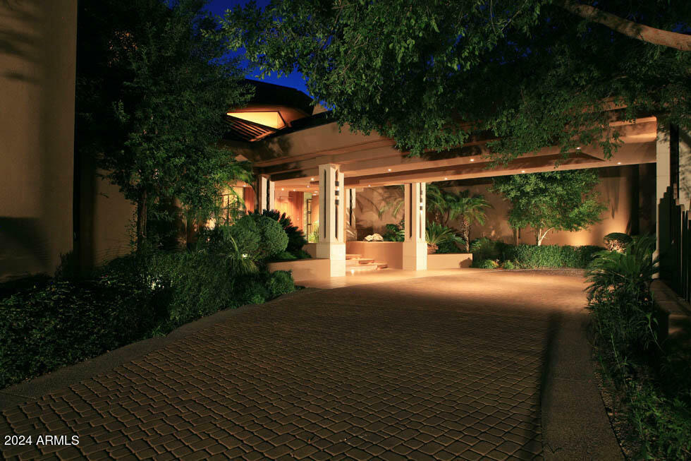 Property Photo:  15 Biltmore Estates Drive  AZ 85016 