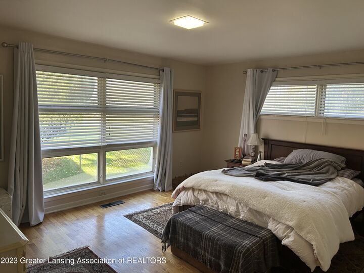 904/906 N Hagadorn Road  East Lansing MI 48823 photo