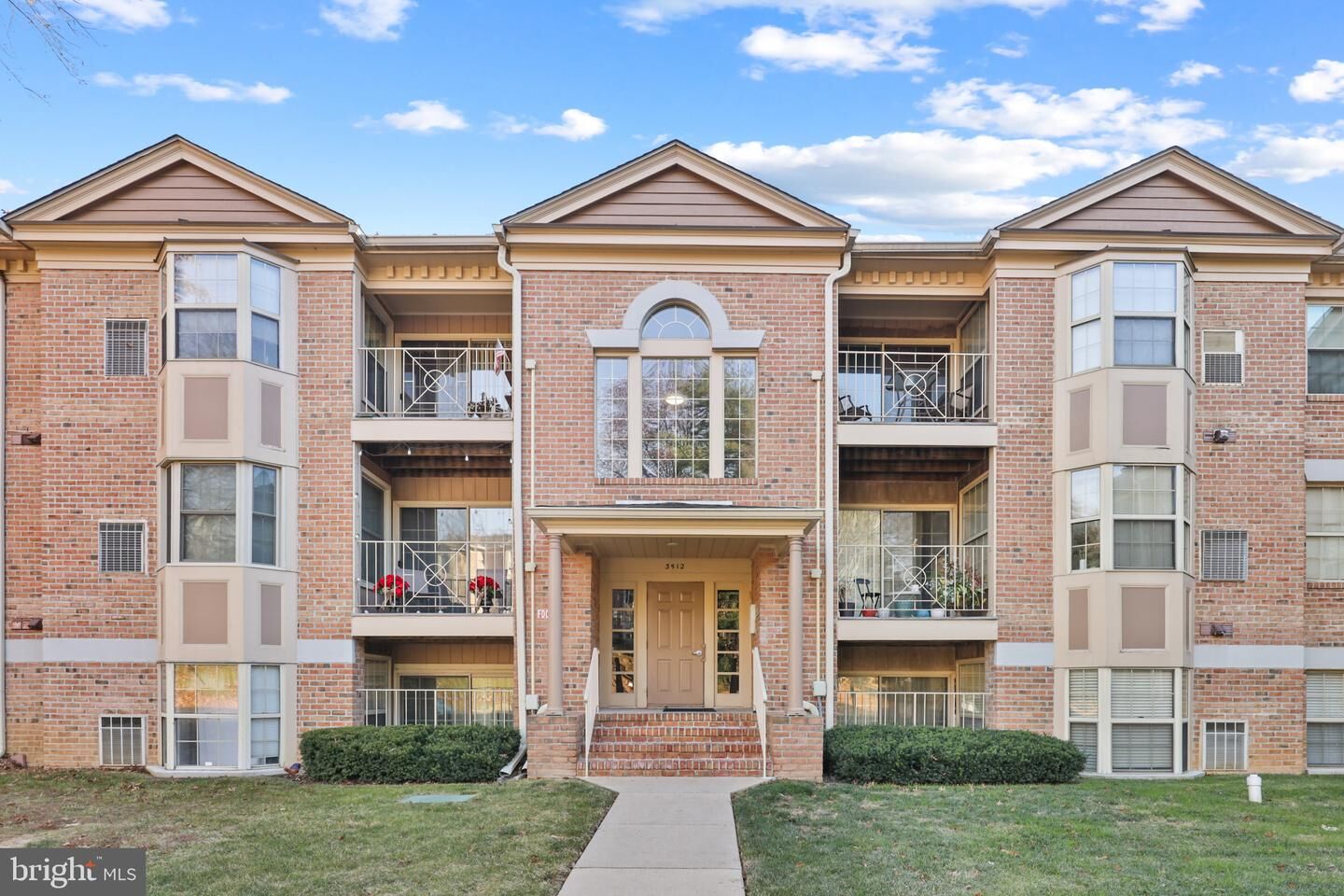 Property Photo: 3512 Thomas Pointe Court 2B MD 21009