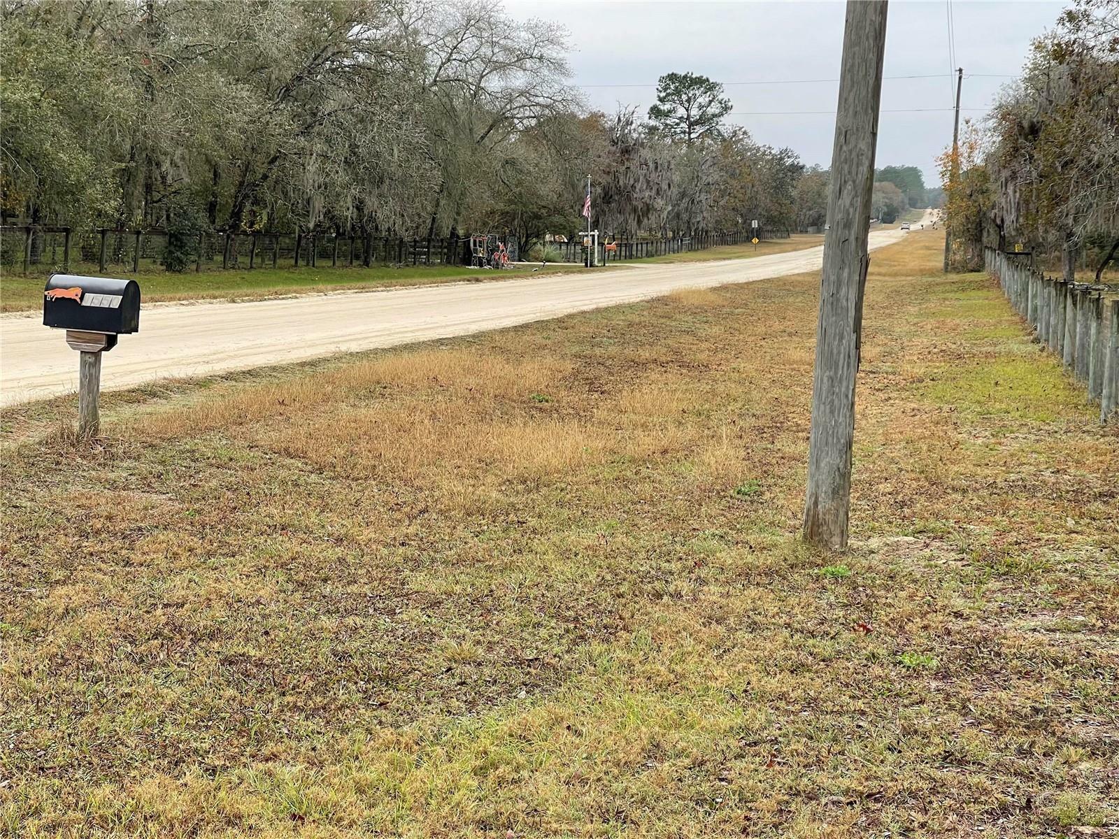 Property Photo: 1550 SE 120th Avenue FL 32668