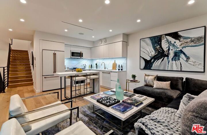 Property Photo:  7271 W Hazel Court  CA 90046 