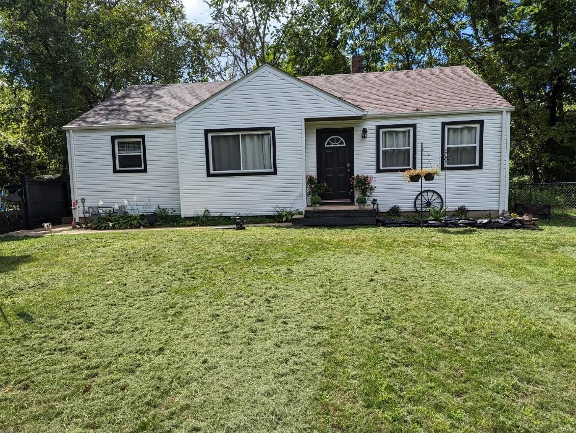 House for sale in Alton 3400 Hillcrest Avenue, Alton, IL 62002