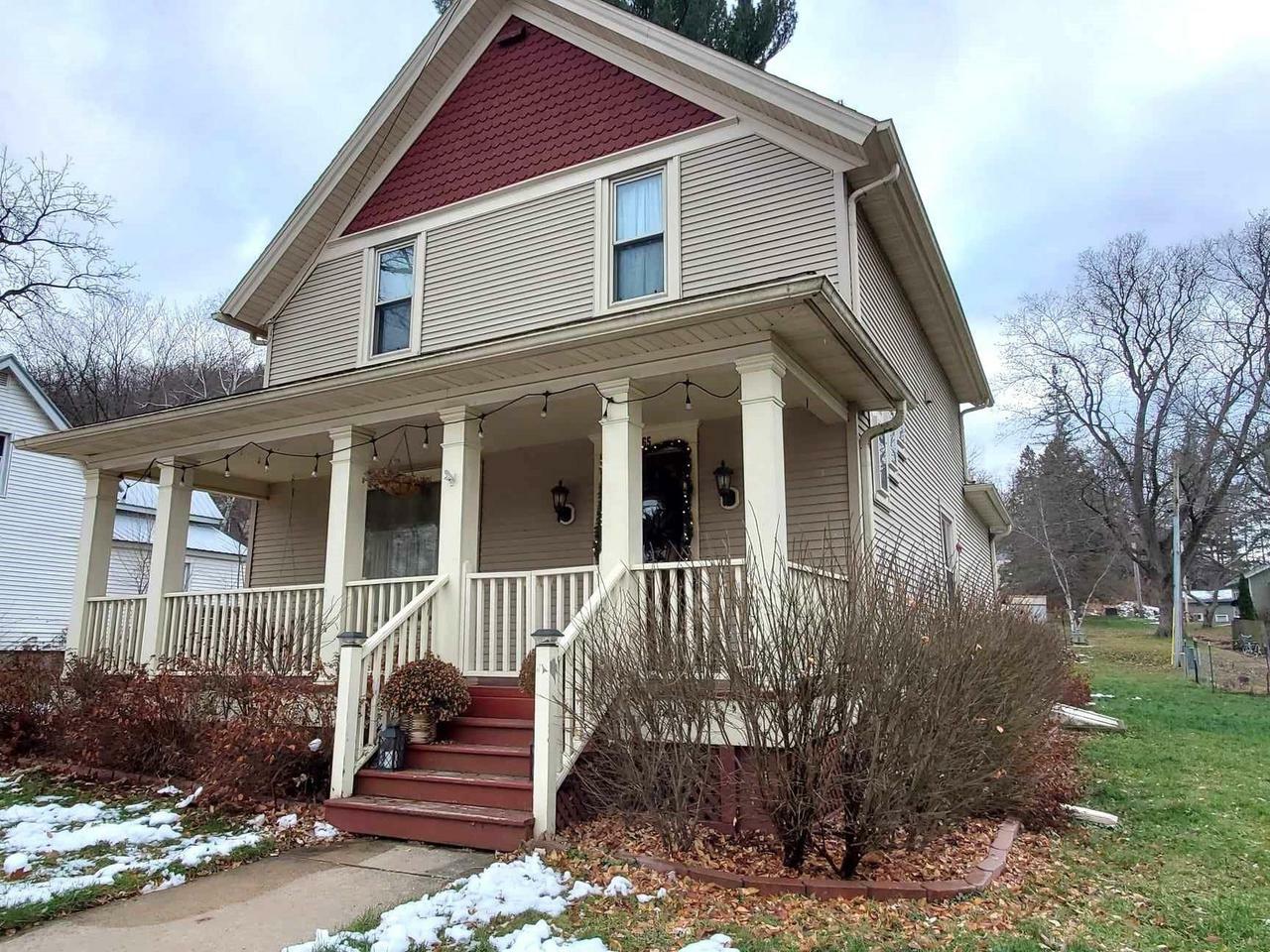 Property Photo:  565 East South Street  WI 53581 