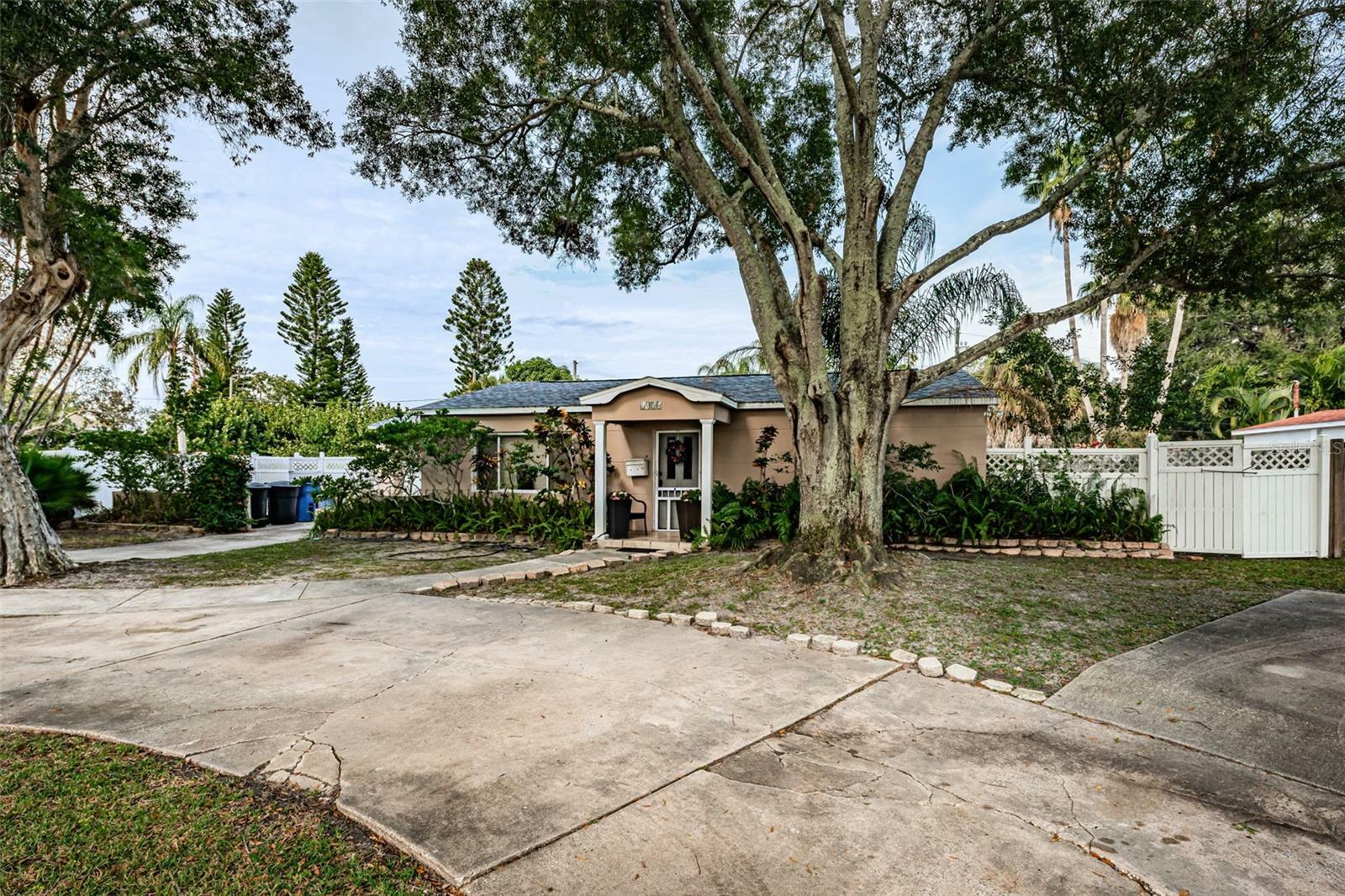 Property Photo:  1056 Snell Isle Boulevard NE  FL 33704 