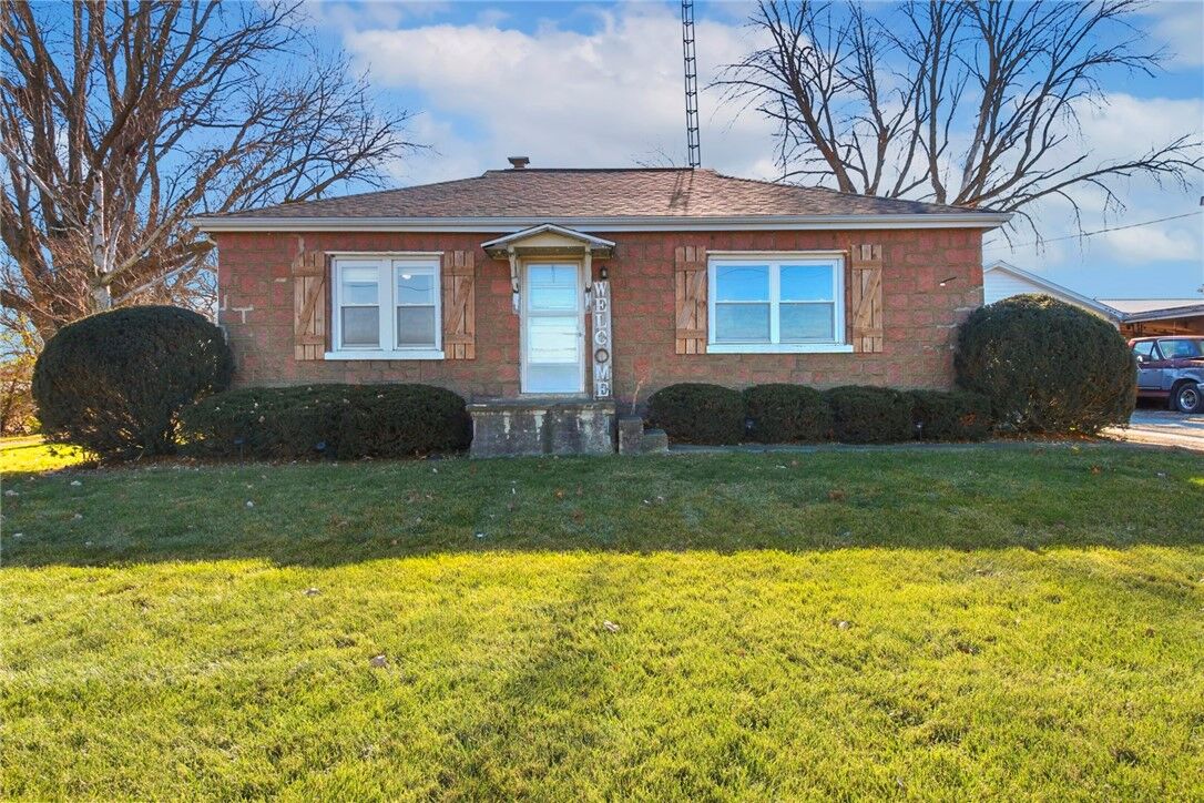 Property Photo:  213 E Piatt Avenue  IL 61938 