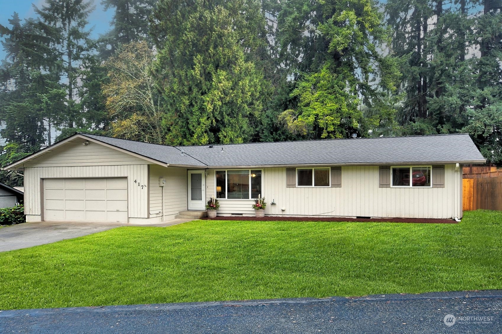 Property Photo:  417 106th Avenue Ct E  WA 98372 