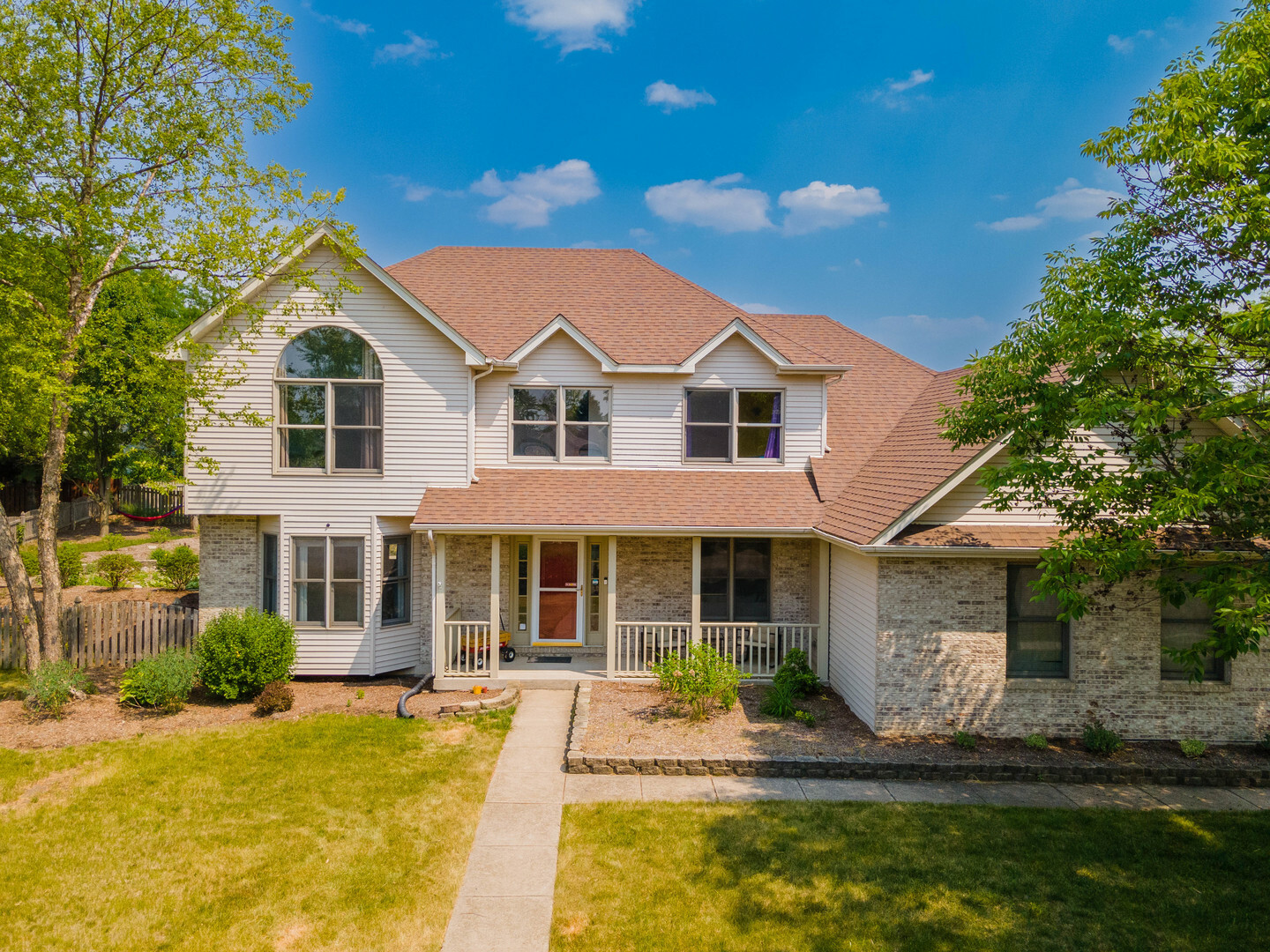 Property Photo: 270 Isleview Drive IL 60543