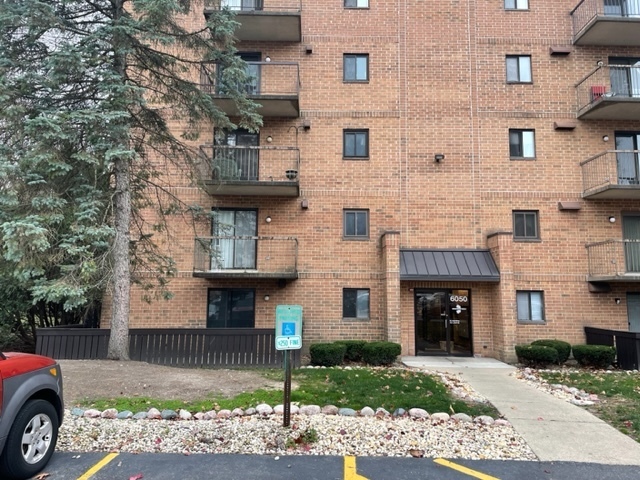 Property Photo: 6050 Lake Bluff Drive 101 IL 60477