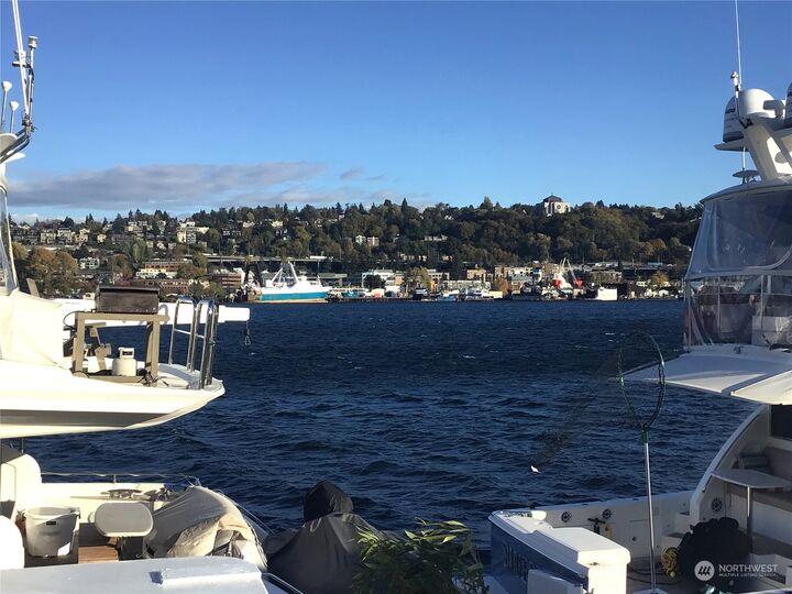 Property Photo: 1900 Westlake Avenue N 19 WA 98109