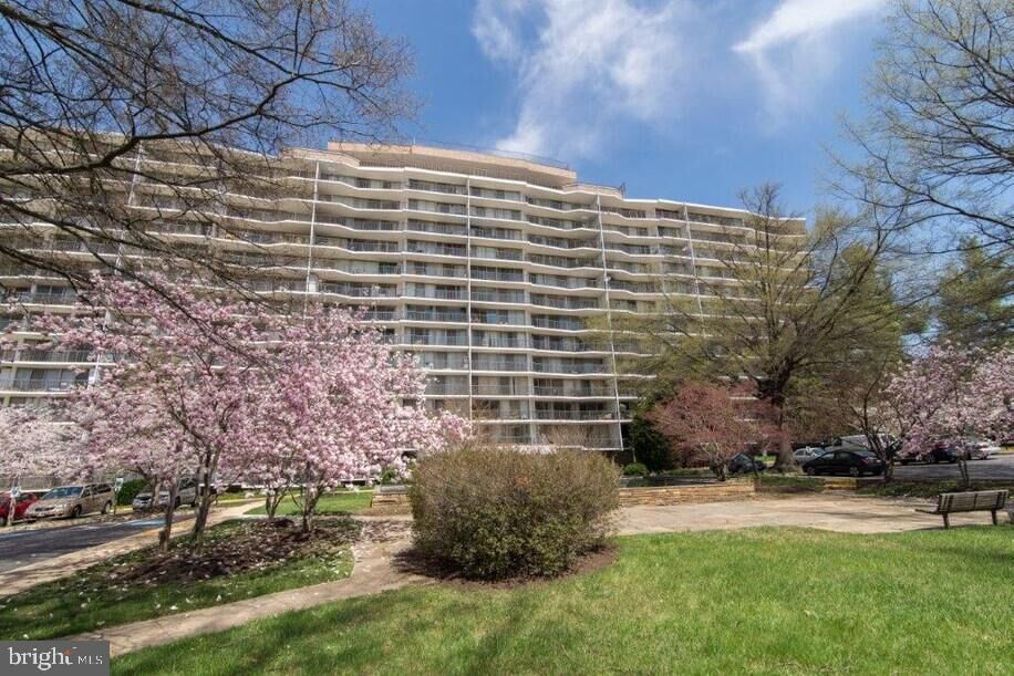 Property Photo:  3333 University Boulevard W 504  MD 20895 