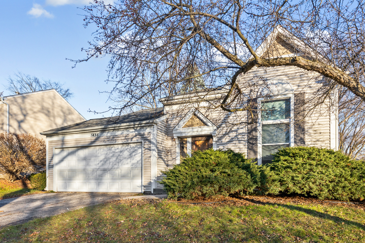 Property Photo:  1435 Riverwood Drive  IL 60102 