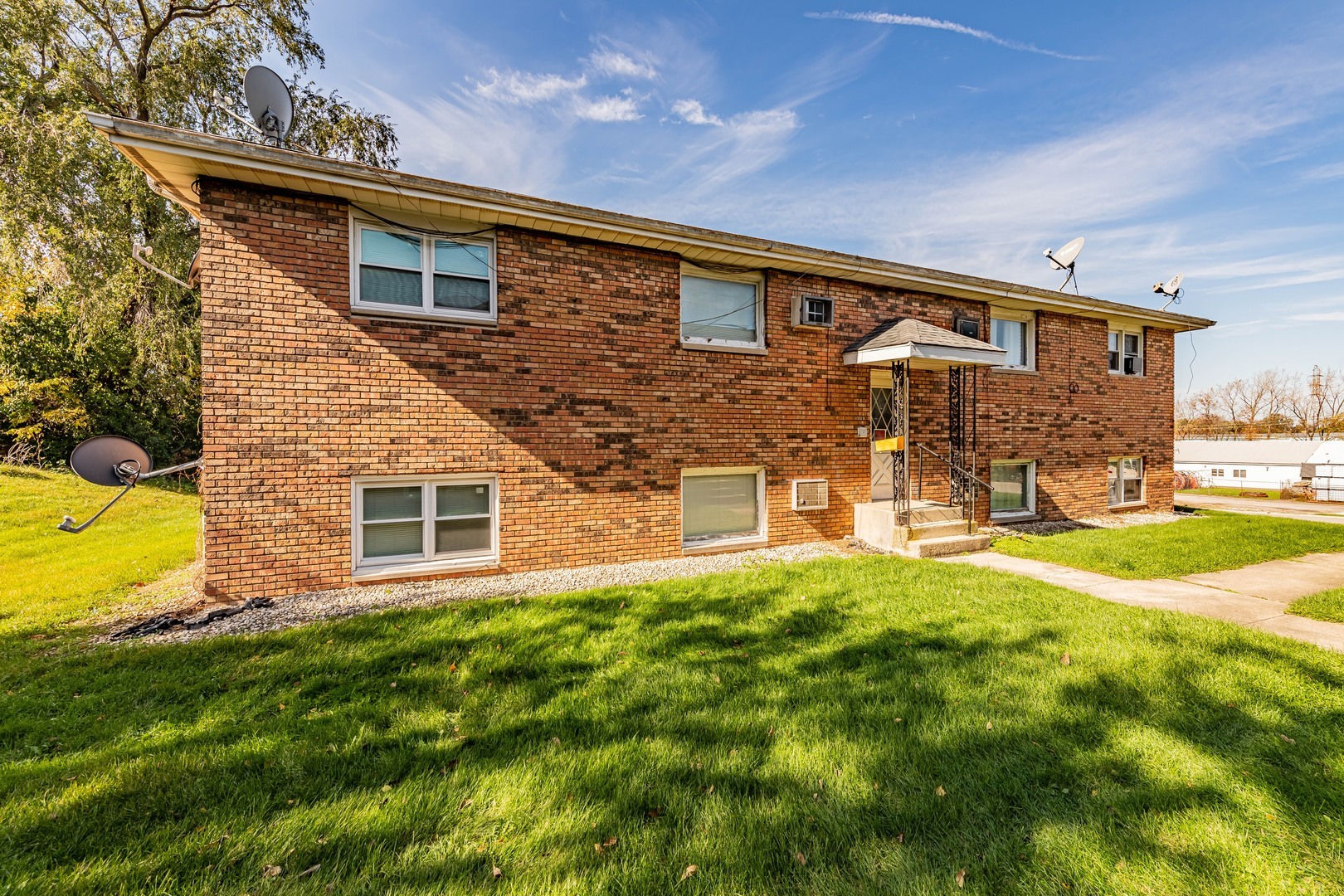Property Photo:  601 Pasadena Avenue  IL 60403 