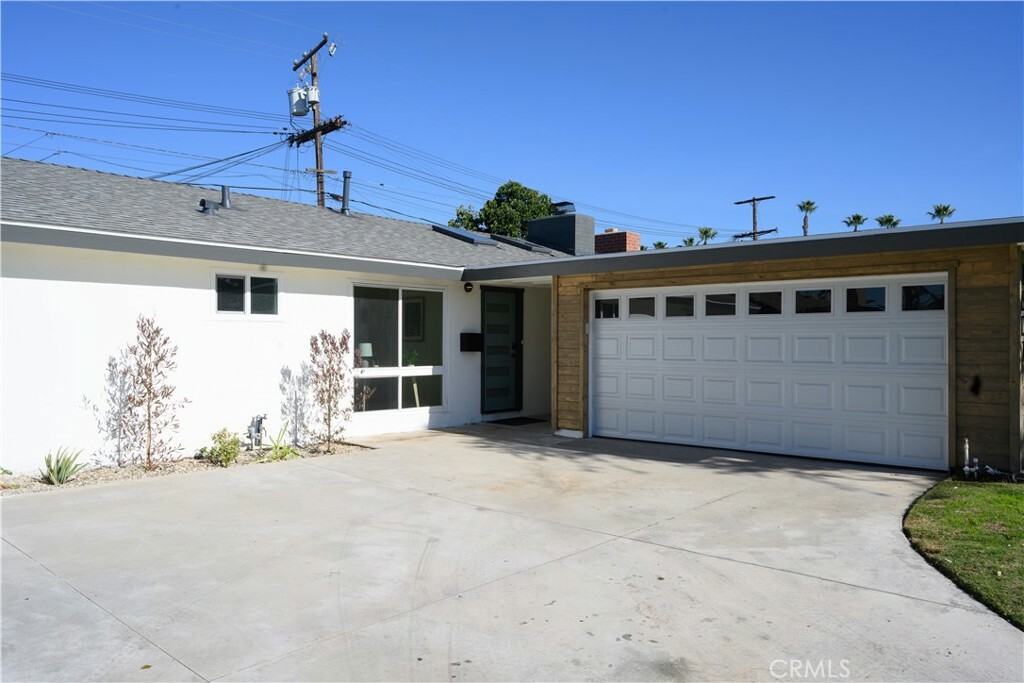 Property Photo:  1601 W Robin Road  CA 92868 