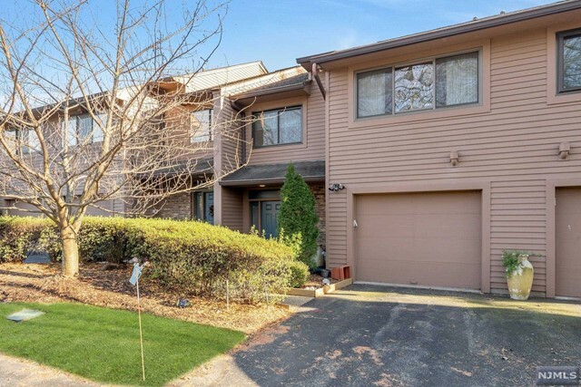 Property Photo:  15 Danbury Court  NJ 07676 