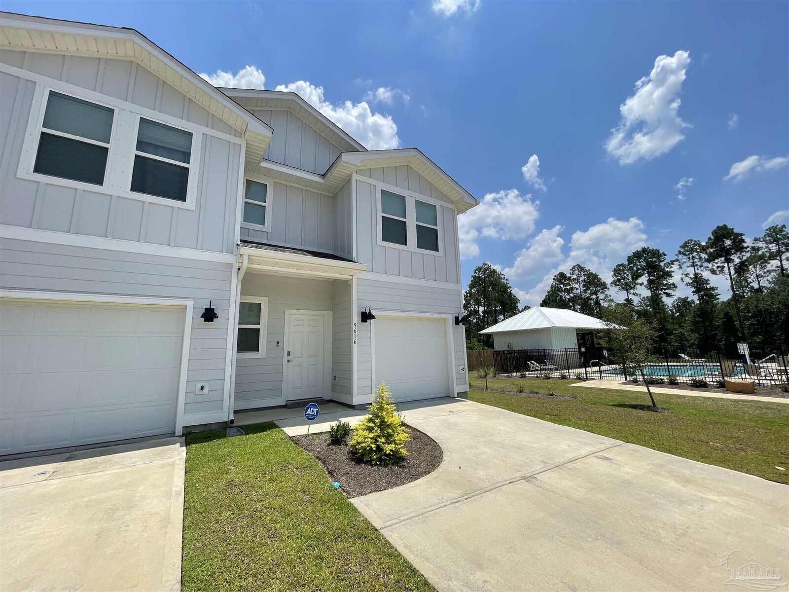 Property Photo: 9444 Nature Creek Ln FL 32526