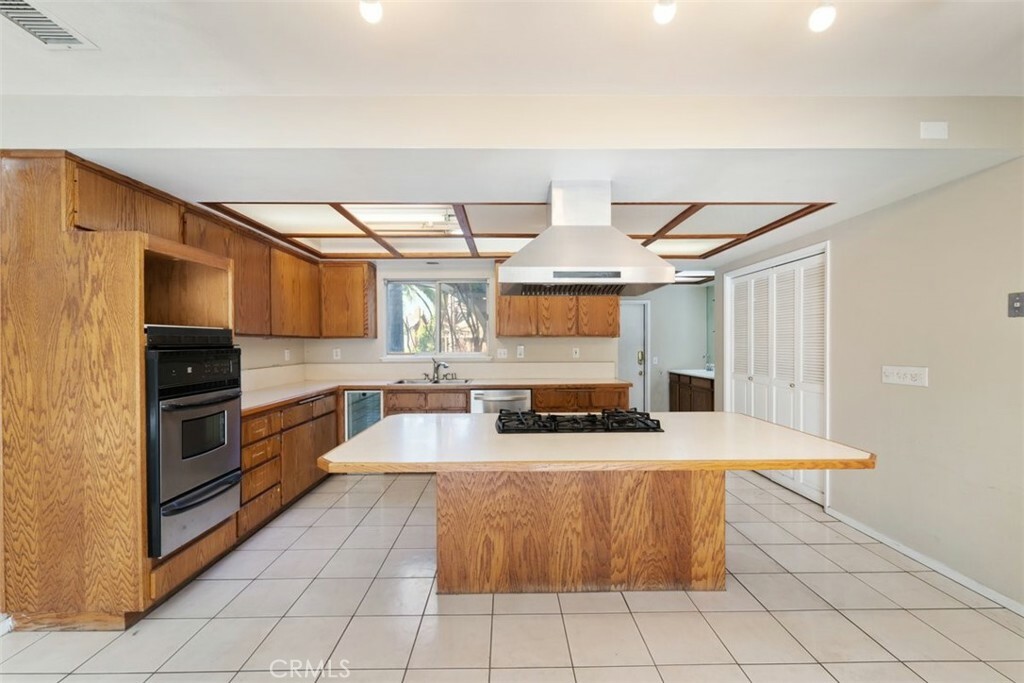 Property Photo:  587 Pierpont Drive  CA 92626 