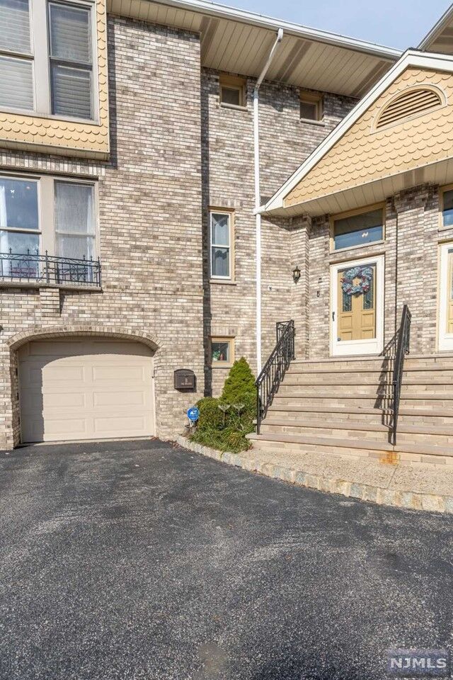 267 Mount Pleasant Avenue  West Orange NJ 07052 photo