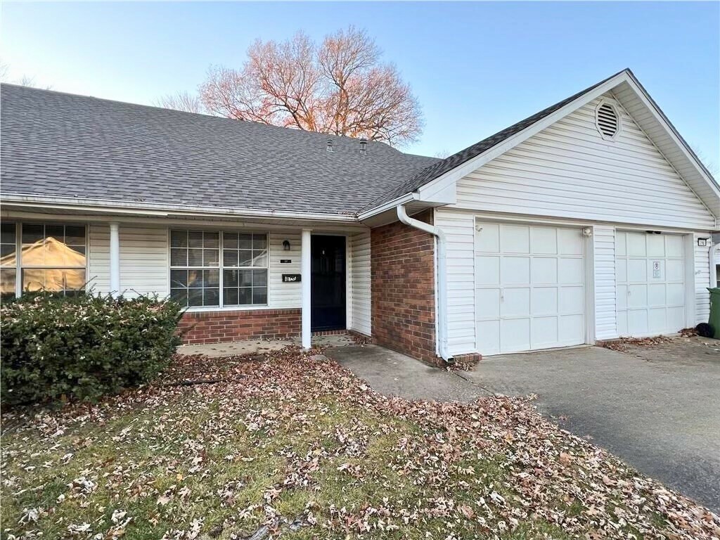 Property Photo:  318 S 11th Place  AR 72756 