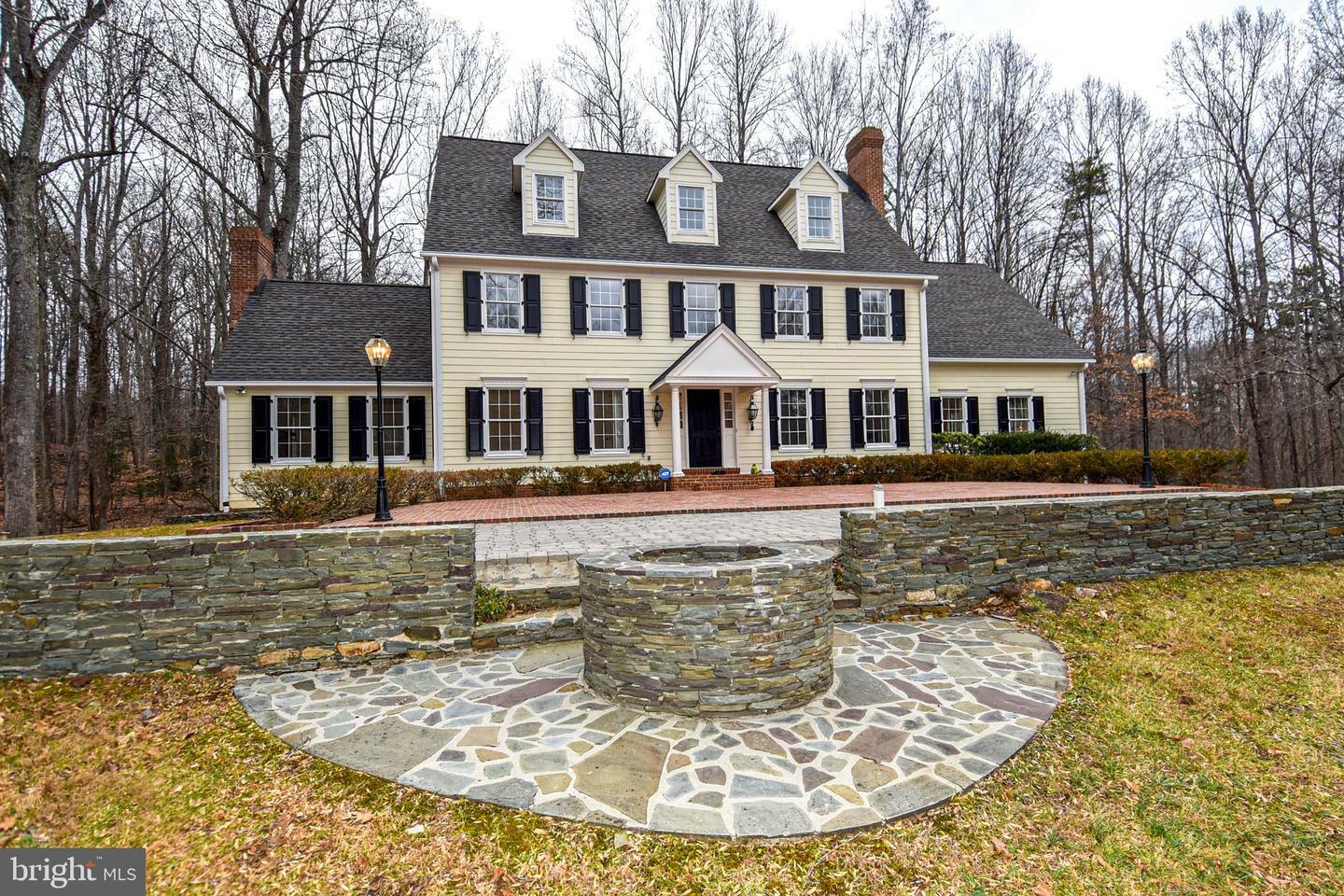 Property Photo:  8027 Woodland Hills Lane  VA 22039 