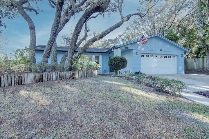 Property Photo: 3934 Oak Hammock Drive FL 33511